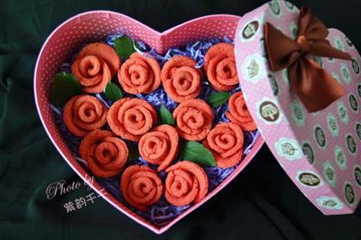 Romantic and warm Valentine's Day - Rose cookies