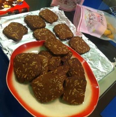 Dark chocolate and almond cookies