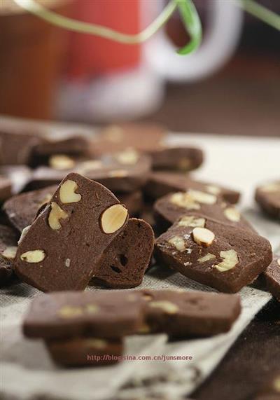 Chocolate and nut cookies