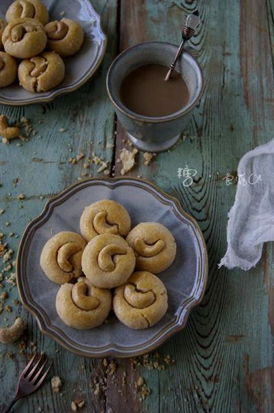 Peanut and cashew nuts