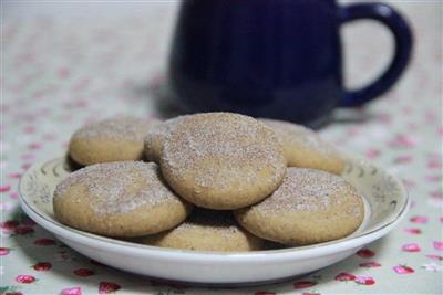 Café cacahuete pequeña torta redonda