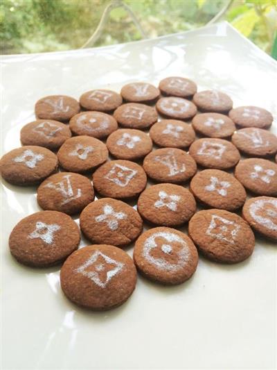 LV mini cocoa biscuits