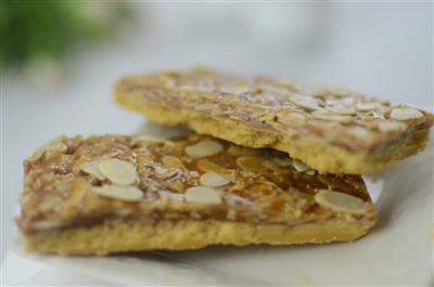 Chocolate crackers - caramelized almond crackers