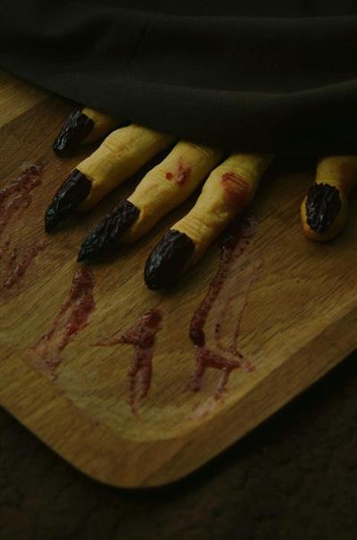 Terror witch finger cookies