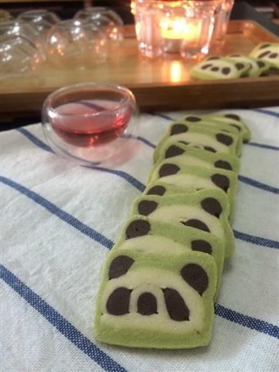 This is a panda cookie.