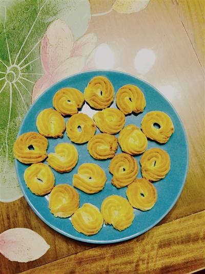 Butter and cheese cookies