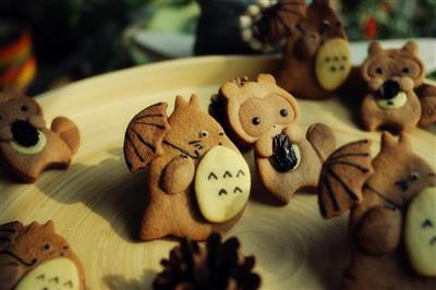 Bad little raccoon and dragon cat cookies