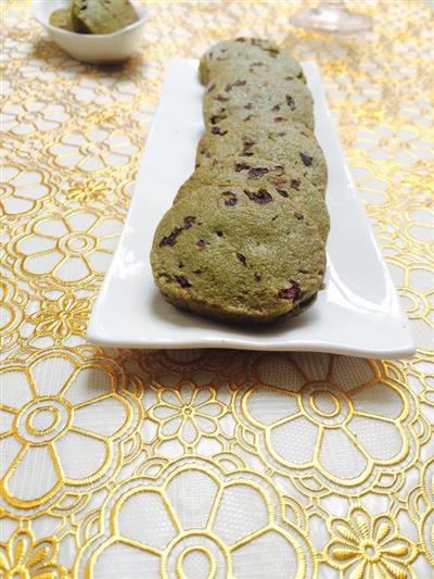 Tea and cranberry cookies