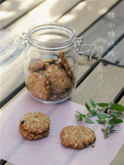 Red sugar oat biscuit