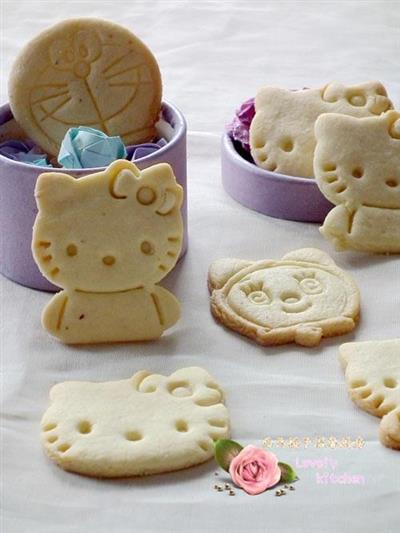 Cartoon cookies with cream