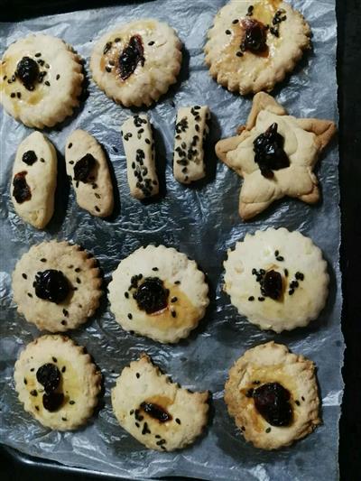 Cheese and cranberry cookies