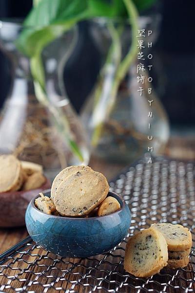 Nut and sesame cookies