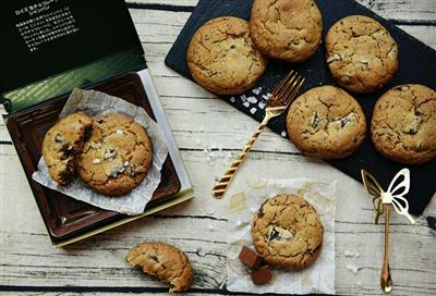 Chocolate and sea salt biscuits