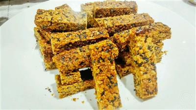 Black sesame and oatmeal energy bars