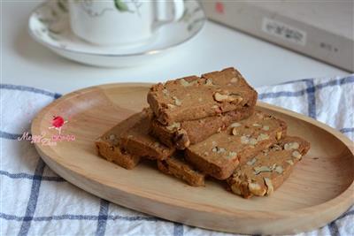 Sweet walnut crackers