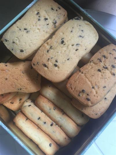 Biscuitos de sésamo negro