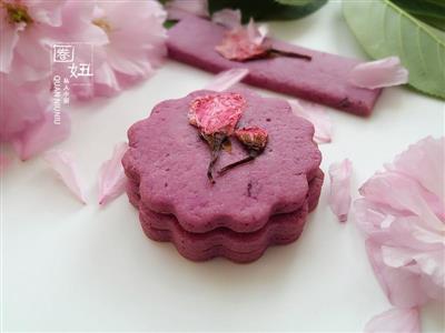 Purple cherry blossom cookies are better to eat