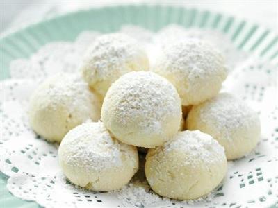 Snowball cookies improvised by Failure Muji Entrance