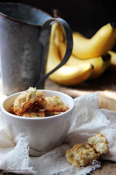 Banana and coconut cookies