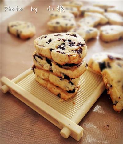 Black and white biscuits