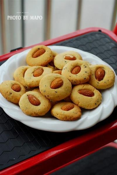 Black sesame and almond cakes