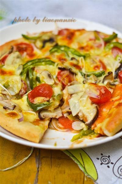 This is a vegetable pizza.