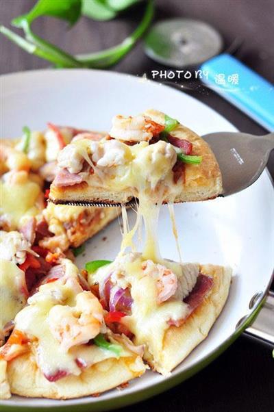 Bacon and seafood pizza