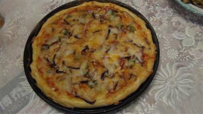 Mushroom chicken pizza