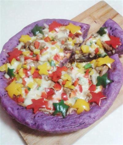 Colorful roast beef pizza