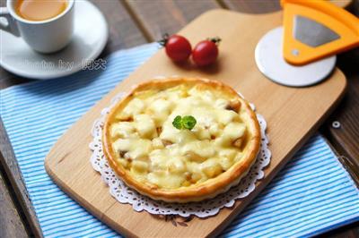 Colorful fruit pizzas