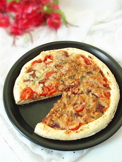 Black beef and pepper pizza