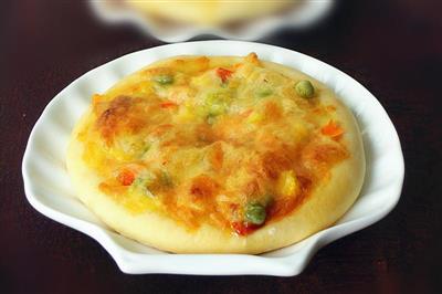 Mini shrimp and vegetable pizza