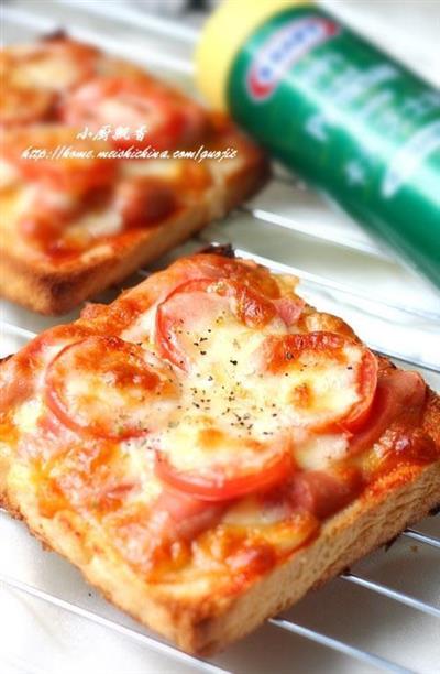 Pizza with toast