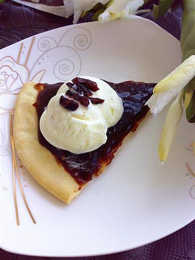 The cranberry ice cream pizza