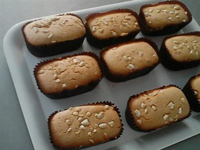 Peanut cakes