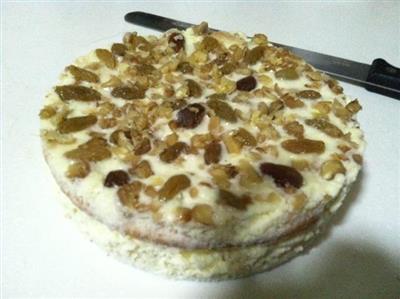 Nuts and raisins cheesecake