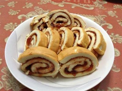 Strawberry cake rolls