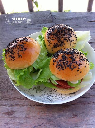 DIY hamburgers at home