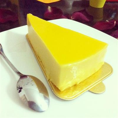 Mango mousse cake