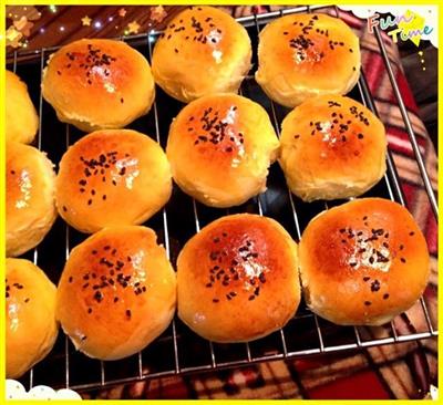 A small loaf of bread with coconut milk