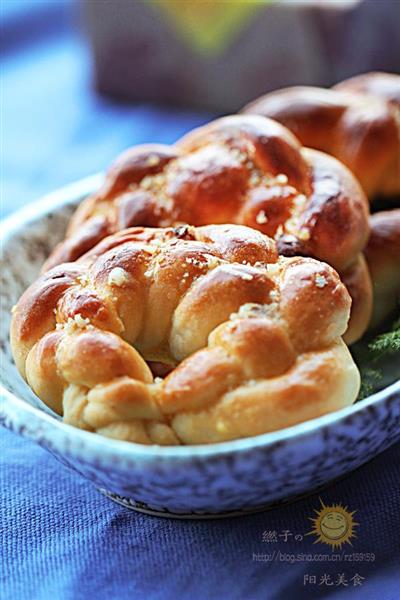 Dried grape bread