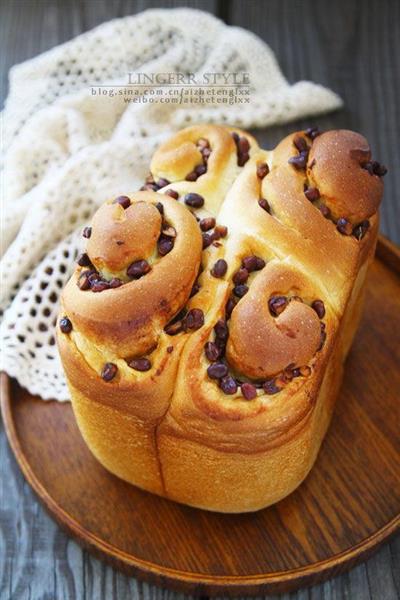 Light cream red bean toast