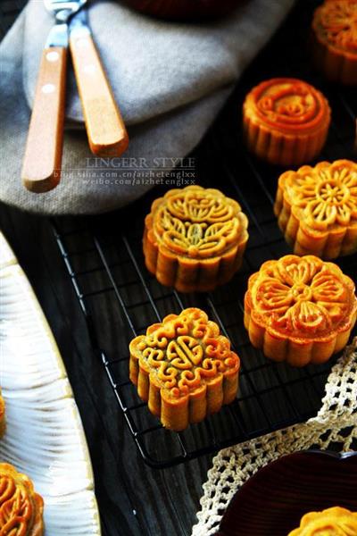 The family makes mooncakes.