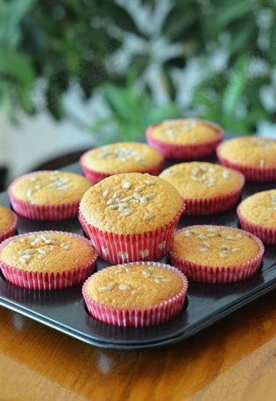 Old-fashioned waterless and oilless cakes