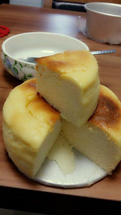 Light cheese cake with homemade butter cheese