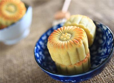 Cranberry handmade mooncakes