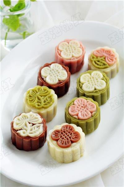 Four-colored ice cream mooncakes