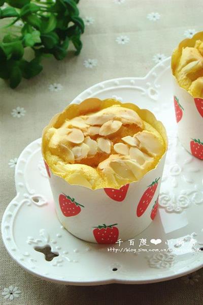 Almond sponge paper cup cake