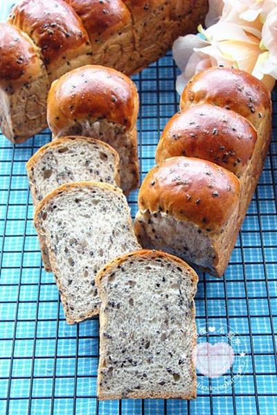 Black sesame toast