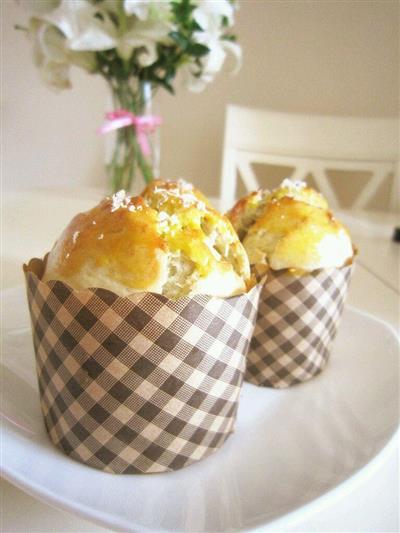 Banana paper cup cake